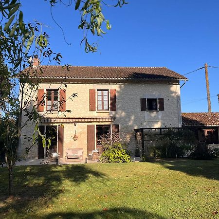 Les Bruyeres B&B Montbron Экстерьер фото