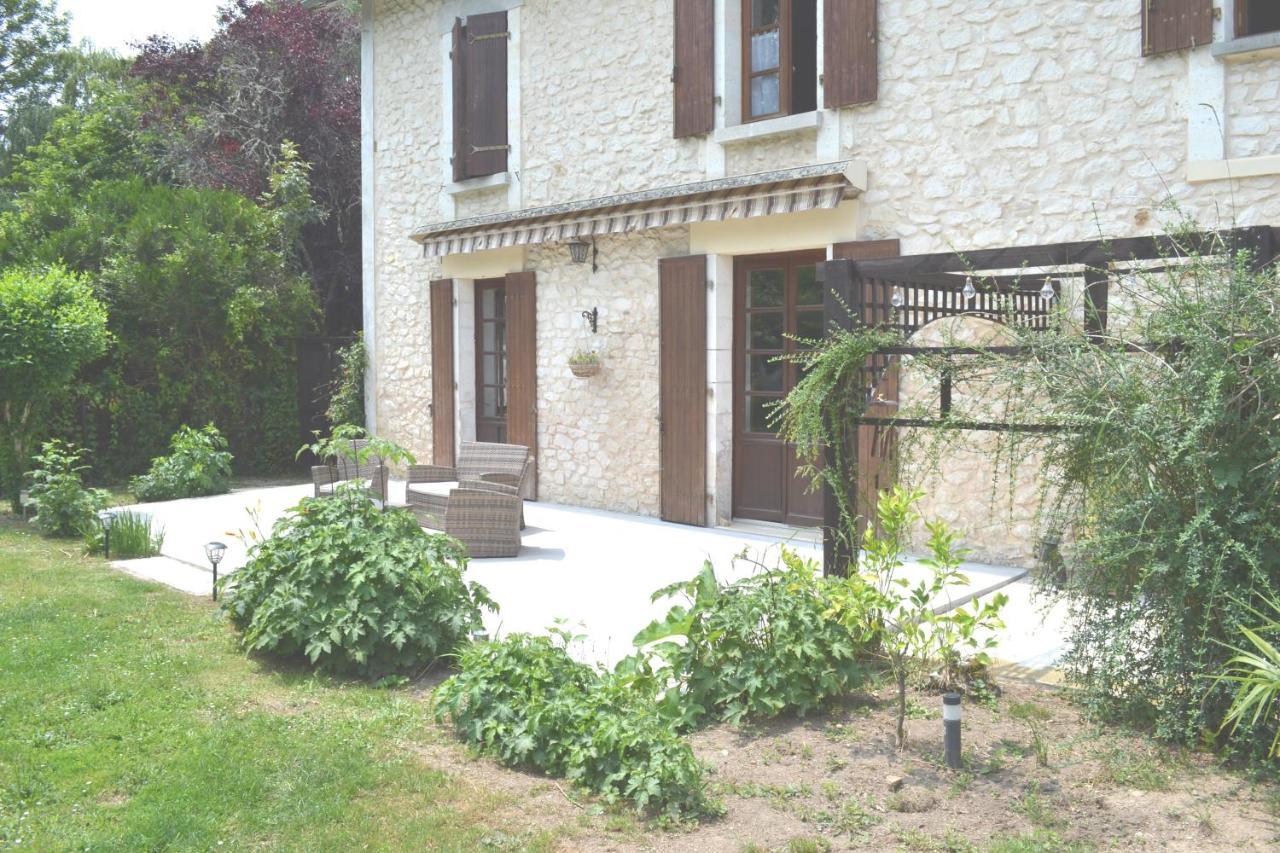 Les Bruyeres B&B Montbron Экстерьер фото