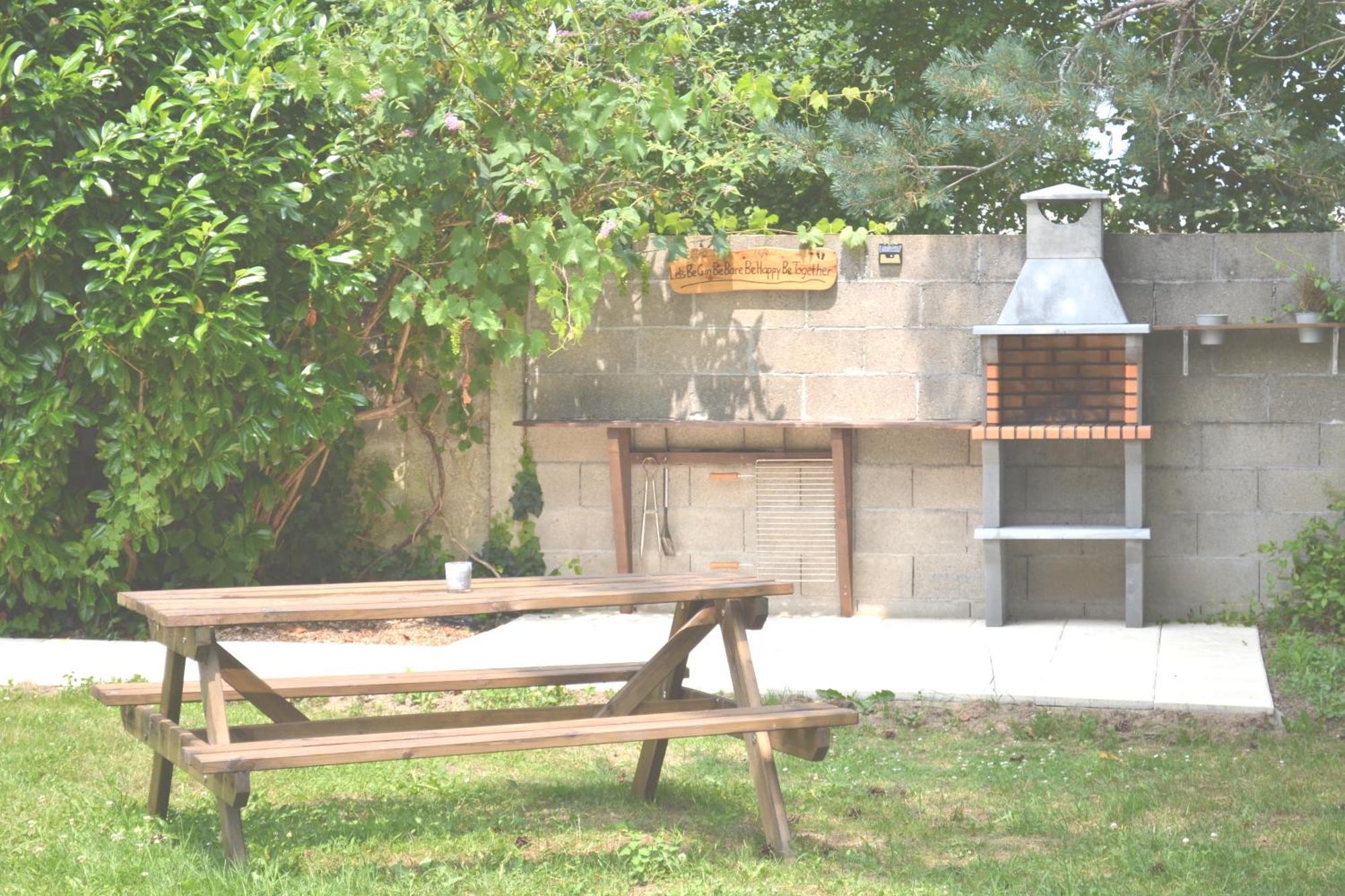 Les Bruyeres B&B Montbron Экстерьер фото